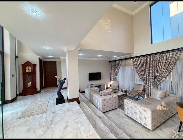 5 BEDROOM HOUSE FOR SALE IN BLUE VALLEY GOLF ESTATE